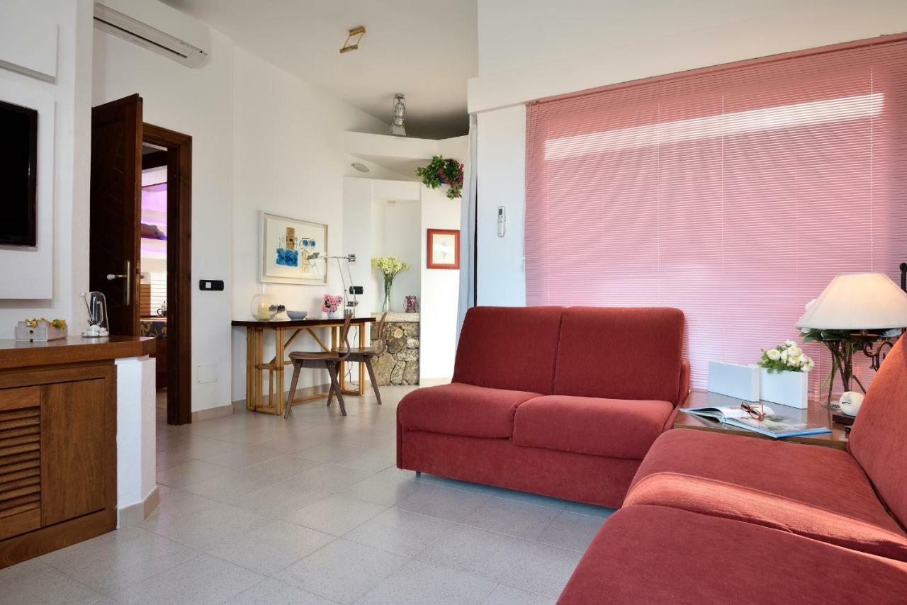 Residence L'Ea Di Lavru - Appartamenti Mono-Bilo-Trilocali Porto San Paolo  Exterior photo